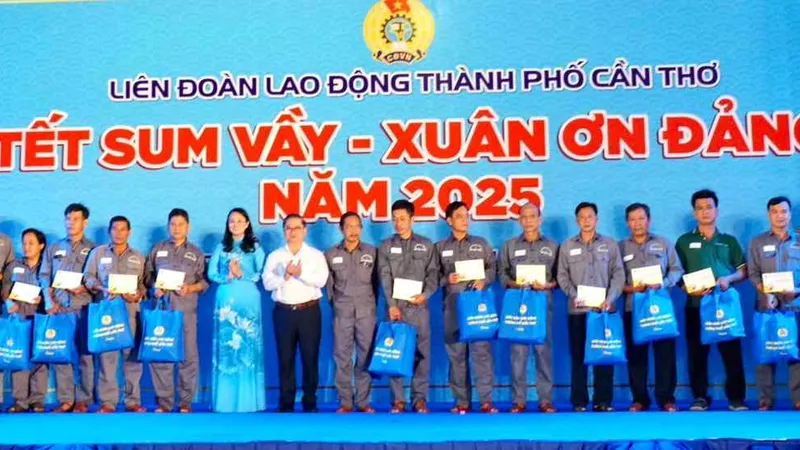 Chợ Tết công đoàn ở TP Cần Thơ: Mang Tết đến cho công nhân khó khăn