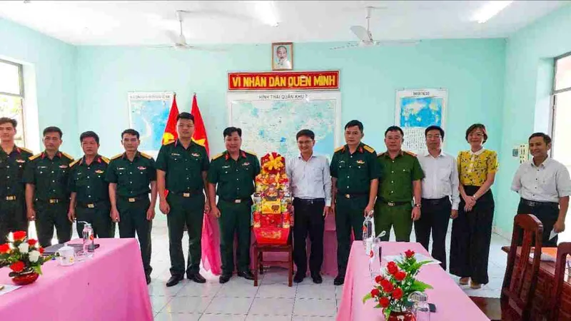 Trưởng Ban Dân vận Thành ủy TPHCM thăm, chúc tết Tiểu đoàn Trinh sát 47