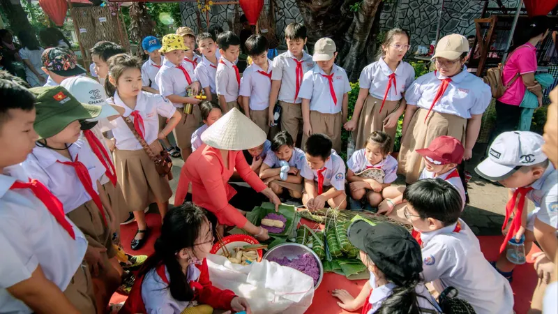 Quang cảnh khai mạc "Sắc Xuân miệt vườn"