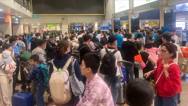 Sân bay Tân Sơn Nhất quá tải