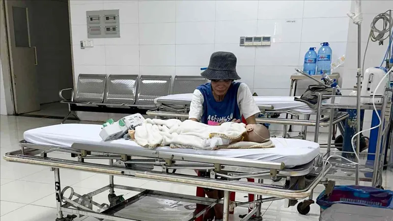 Bình Phước: Cháu bé 3 tuổi nhập viện trong tình trạng nguy kịch nghi do bị bạo hành