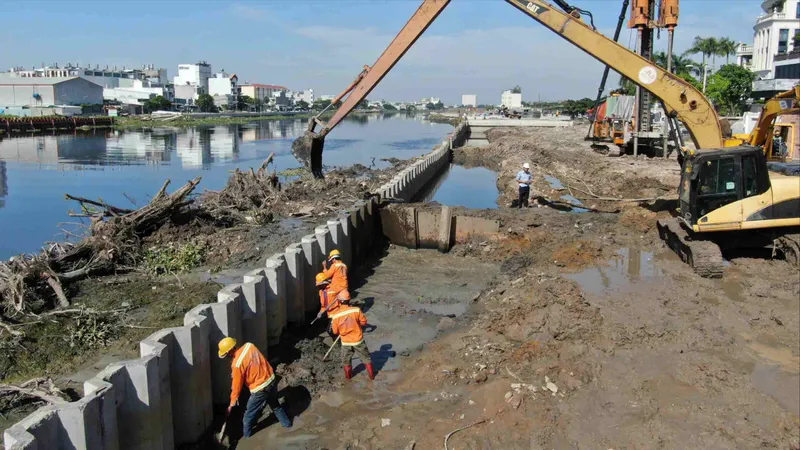 Thi công xuyên tết dự án cải tạo kênh dài nhất TPHCM