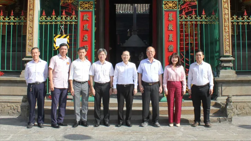 Đoàn Ban Tuyên giáo và Dân vận Trung ương thăm, chúc tết các hội quán ở quận 5