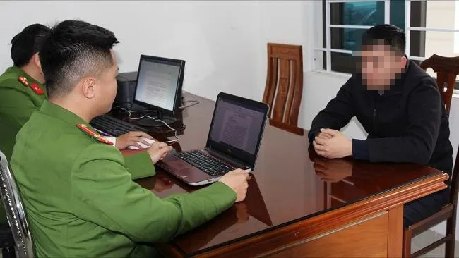 Bắt khẩn cấp thanh niên đánh gãy mũi học sinh lớp 11 sau va chạm giao thông