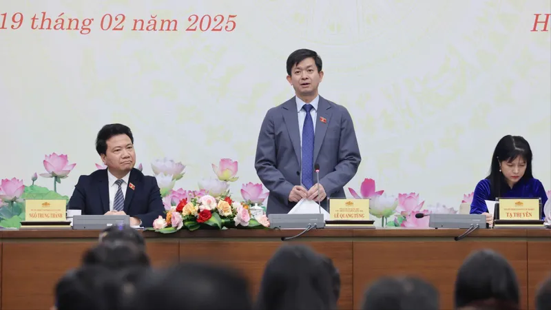 Phó Chủ nhiệm Ủy ban Khoa học, Công nghệ và Môi trường Nguyễn Phương Tuấn trả lời tại cuộc họp báo, sáng 19-2. Ảnh: QUANG PHÚC