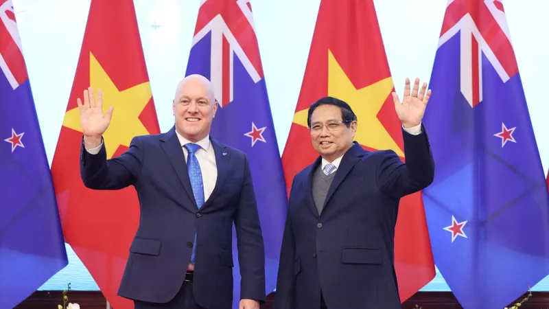 Thủ tướng Phạm Minh Chính và Thủ tướng New Zealand Christopher Luxon gặp gỡ báo chí. Ảnh: QUANG PHÚC