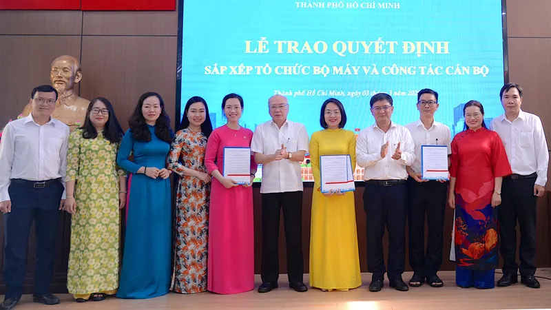 Bộ máy Ban Tuyên giáo và Dân vận Thành ủy TPHCM gồm 7 phòng