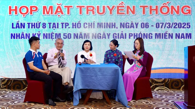 Nhớ về một thời tay bút, tay súng