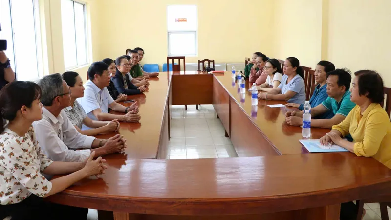 Hỗ trợ 7 chủ ki ốt bị cháy ở chợ Thanh Đa
