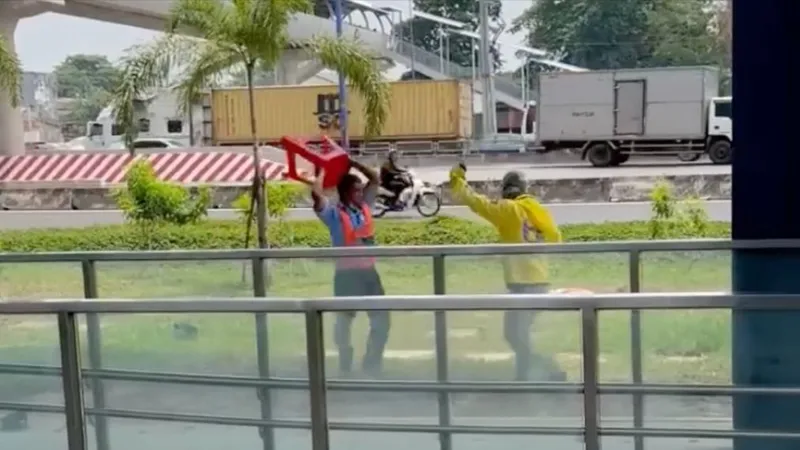 Tài xế xe công nghệ đánh nhau với nhân viên bảo vệ nhà ga Metro số 1
