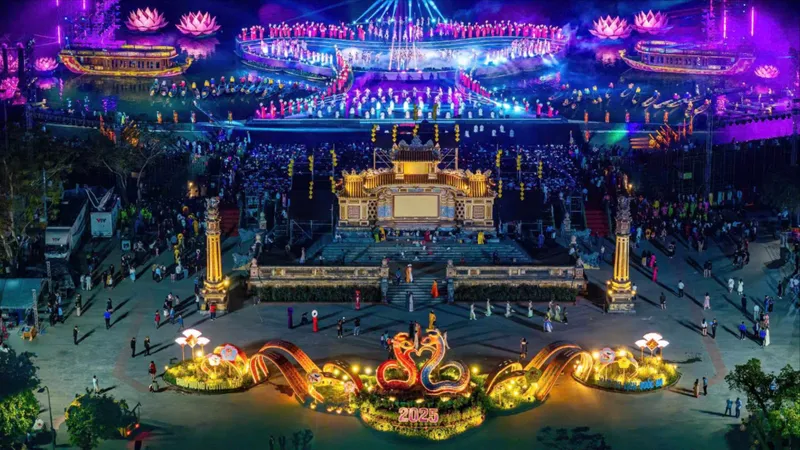 Sân khấu trên sông Hương- nơi tổ chức các lễ hội "đinh" tại Festival Huế 2025