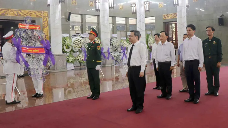 Đồng chí Nguyễn Thanh Nghị viếng Đại tá, Anh hùng Lực lượng vũ trang nhân dân Lê Hải