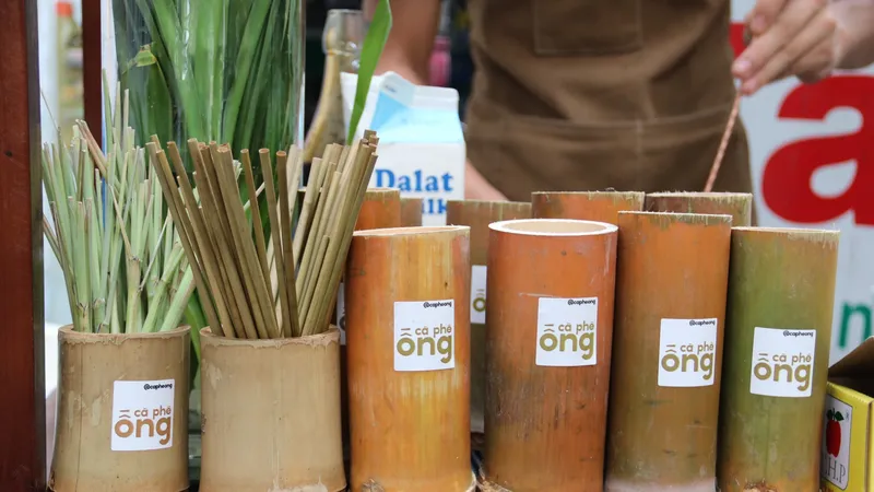 Áo thun yêu nước, cà phê tự hào