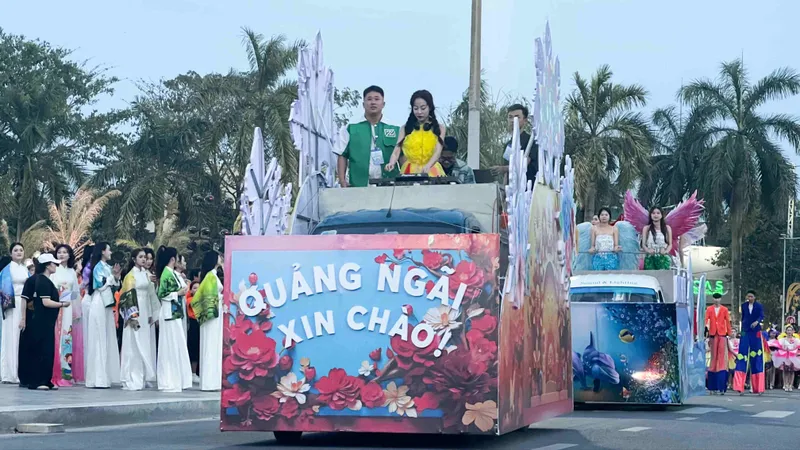 Hàng ngàn người tham gia lễ hội đường phố “Carnival Quảng Ngãi xin chào” 