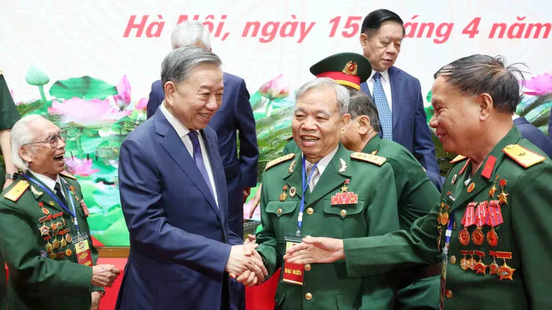 Tập trung nâng cao đời sống nhân dân, kiên quyết chống tham nhũng, tiêu cực và lãng phí
