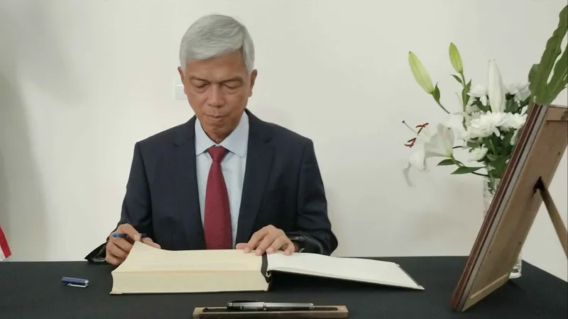 Lãnh đạo TPHCM viếng nguyên Thủ tướng Malaysia