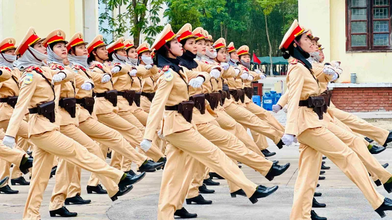 Hơn 2.000 trái tim trẻ "cháy" trên thao trường, viết nên khí thế hào hùng cho đại lễ. Ảnh: CHÍ THẠCH