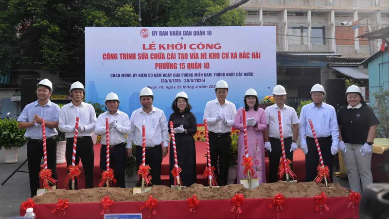 Lãnh đạo khởi công công trình sửa chữa cải tạo vỉa hè khu Cư xá Bắc Hải