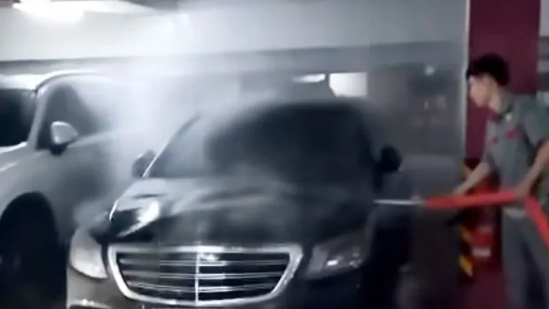 Ca sĩ Duy Mạnh tới TAND quận Gò Vấp khởi kiện Mercedes-Benz Việt Nam 