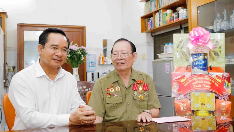 Chủ tịch UBND TPHCM Nguyễn Văn Được thăm, tri ân các cá nhân tiêu biểu
