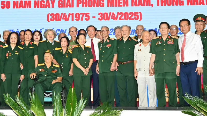 Tổ quốc và nhân dân mãi mãi ghi công các anh hùng liệt sĩ