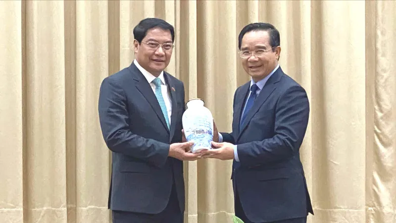 Mở rộng hợp tác giữa TPHCM - Thủ đô Vientiane (Lào) 