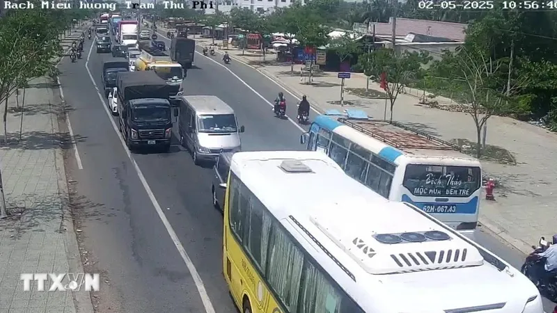 Cầu Rạch Miễu ùn ứ, trạm thu phí liên tục xả trạm