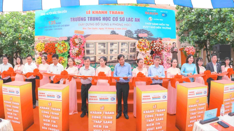 Khánh thành, bàn giao khối phòng học 3 tầng cho Trường THCS Lạc An, tỉnh Bình Dương