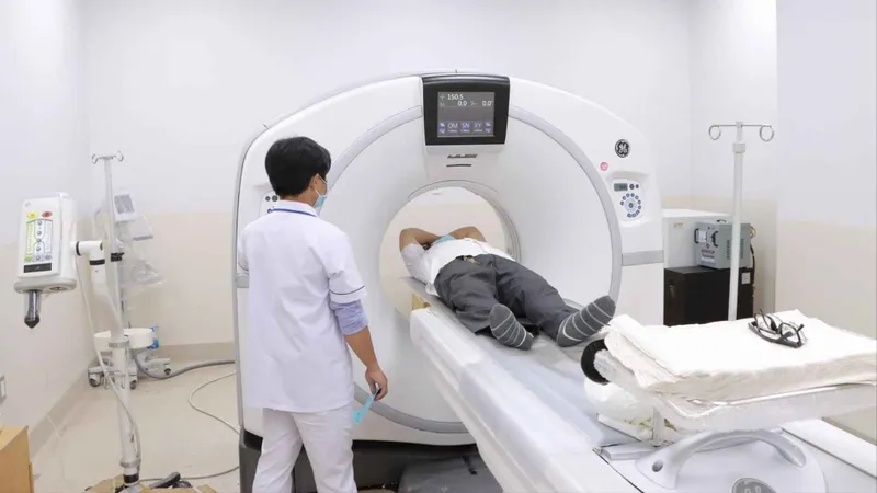 Phó Chủ tịch UBND TPHCM Nguyễn Văn Dũng phát biểu tại lễ kỷ niệm 40 năm thành lập Bệnh viện Ung bướu