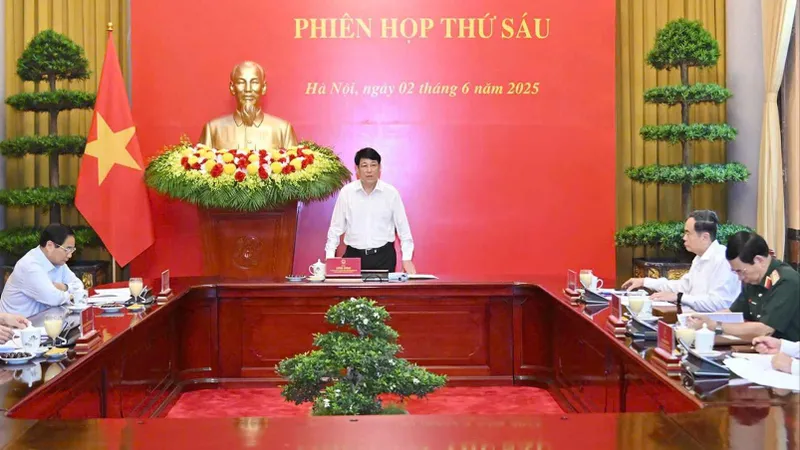 Chủ tịch nước Lương Cường chủ trì phiên họp thứ sáu Hội đồng Quốc phòng và An ninh nhiệm kỳ 2021 - 2026. Ảnh VIẾT CHUNG.