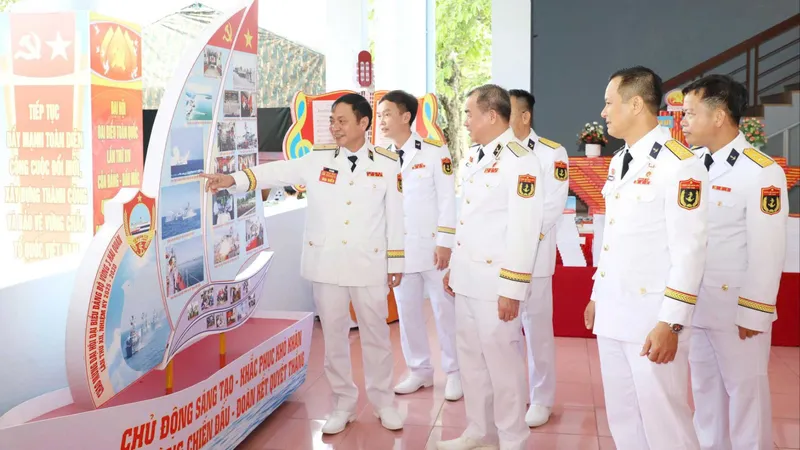 Đại biểu dự Đại hội biểu quyết thông qua Quy chế làm việc