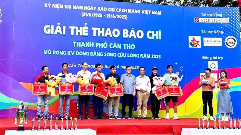 Giải thể thao báo chí TP Cần Thơ mở rộng khu vực ĐBSCL: Báo SGGP đoạt giải Nhì môn quần vợt