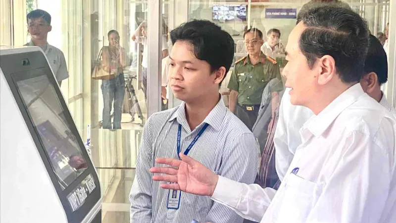 Chủ tịch Quốc hội Trần Thanh Mẫn kiểm tra công tác chuẩn bị của 2 đơn vị ở TP Cần Thơ