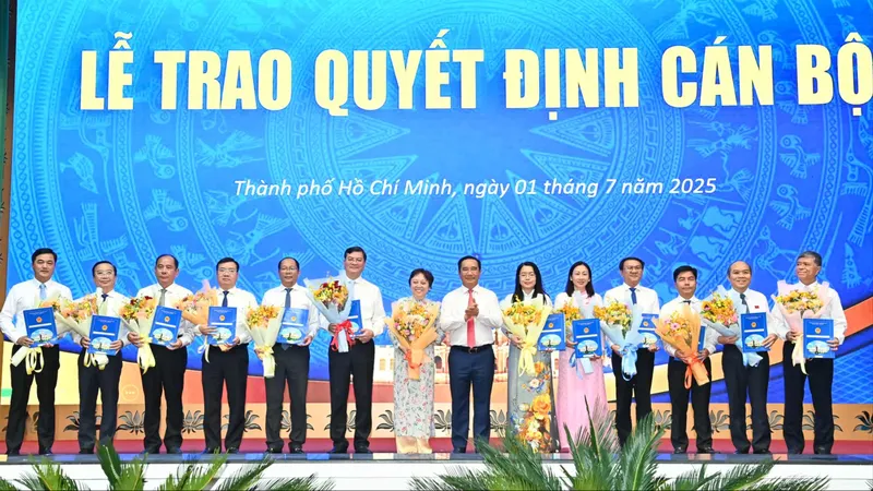 Chủ tịch UBND TPHCM yêu cầu cán bộ biến cơ chế “xin – cho” thành cơ chế phục vụ