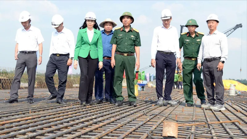 Các đơn vị cam kết đẩy nhanh tiến độ dự án cao tốc Cao Lãnh - An Hữu, dự án thành phần 2, giai đoạn 1 