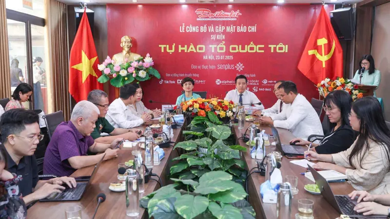 Quang cảnh lễ công bố sự kiện “Tự hào Tổ quốc tôi”.
