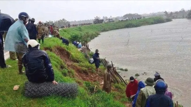 Mưa lũ đe dọa các đê sông Hồng, sông Cầu, sông Cả