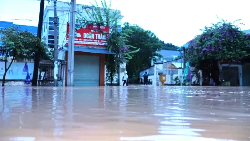 Quân đội tập trung ứng phó khẩn cấp với mưa, lũ ở tỉnh Nghệ An