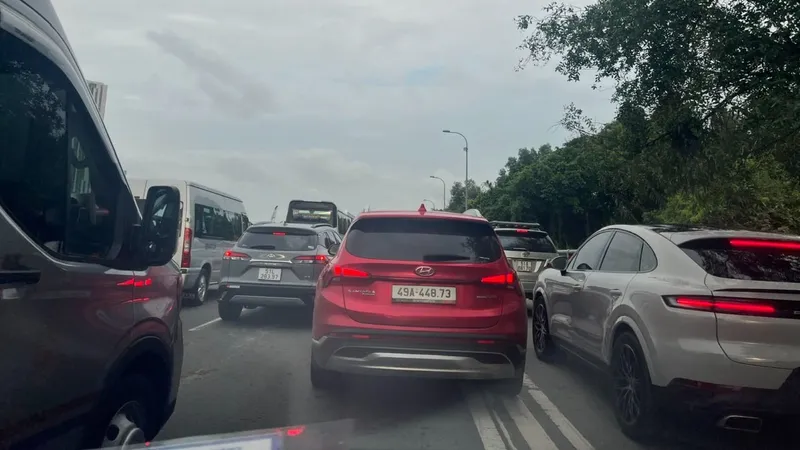 "Khoá xe" đường dẫn cao tốc TPHCM - Long Thành - Dầu Giây, khu vực nút giao An Phú ùn ứ nghiêm trọng 