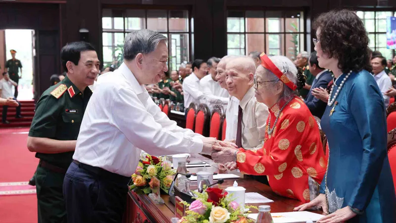 Tổng Bí thư Tô Lâm gặp mặt đại biểu lão thành cách mạng, Mẹ Việt Nam anh hùng, tướng lĩnh quân đội