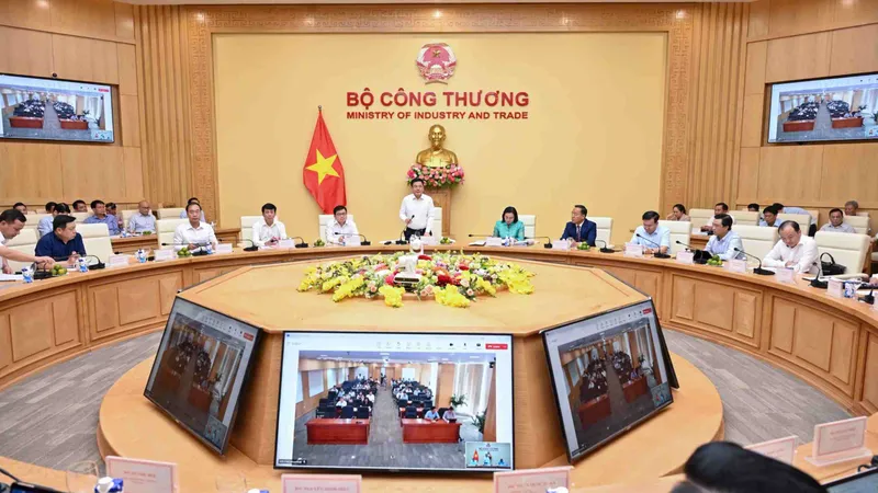 Bộ Công thương cắt 46% thủ tục hành chính, đưa lãnh đạo về tận xã
