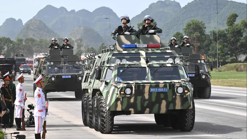 Dàn xe bọc thép, xe chống bạo loạn của Bộ Công an tham gia diễu binh, diễu hành