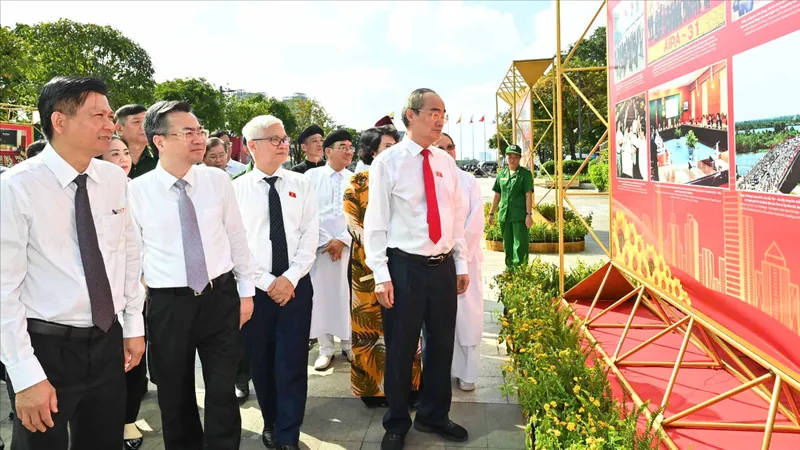 Khai mạc triển lãm ảnh "Vinh quang 80 năm Quốc hội Việt Nam"