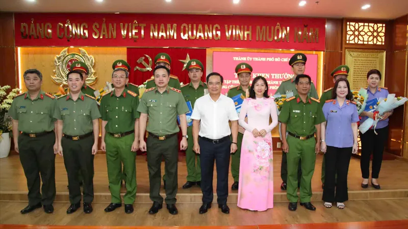 Chủ tịch UBND TPHCM khen thưởng các tập thể, cá nhân xuất sắc trong đấu tranh phòng, chống tội phạm