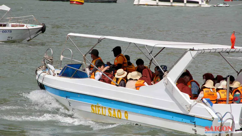 Người dân chưa phải nộp phí khi tham quan vịnh Nha Trang