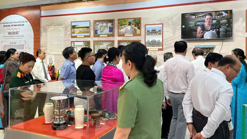 Không gian trưng bày gốm Nam Bộ