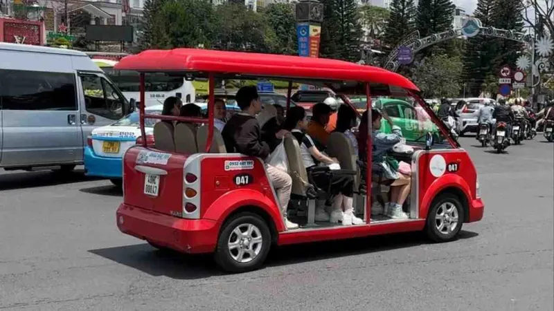 Đề xuất giải pháp để xe điện 4 bánh chở khách du lịch hoạt động trở lại