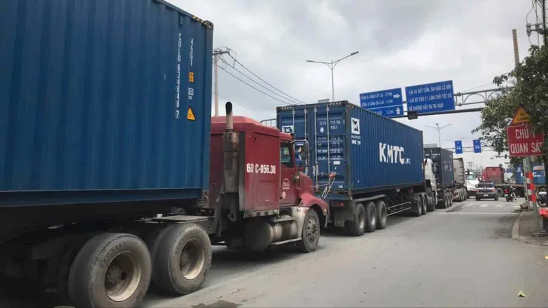 Lượng xe đông đúc trên các tuyến giao thông qua Đồng Nai