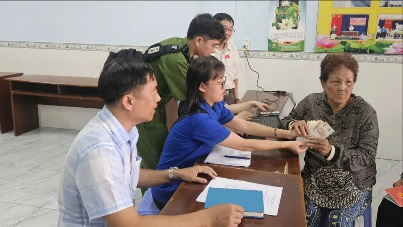 Phường Dĩ An (TPHCM): 98,5% người dân đã nhận tiền quà Tết Độc lập