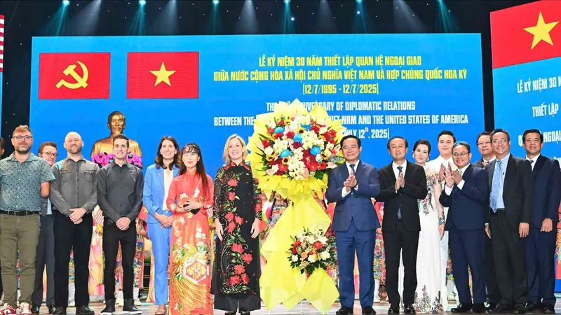 Kỷ niệm 30 năm thiết lập quan hệ ngoại giao Việt Nam - Hoa Kỳ 